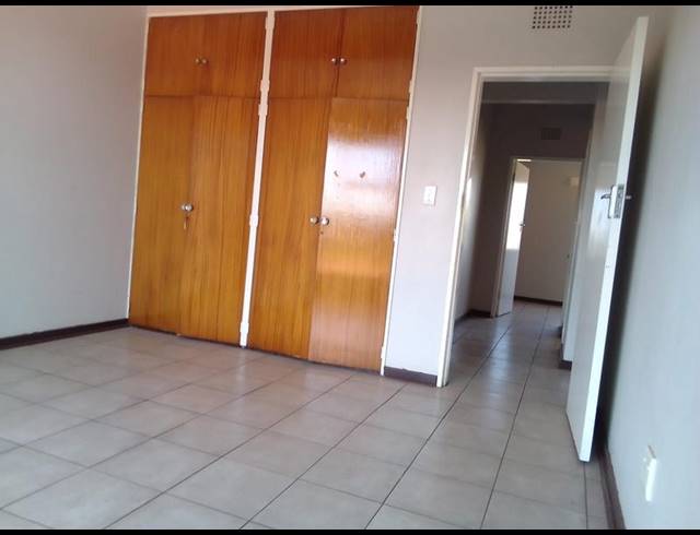 3 BEDROOM PROPERTY TO RENT IN FLORIDA LAKE